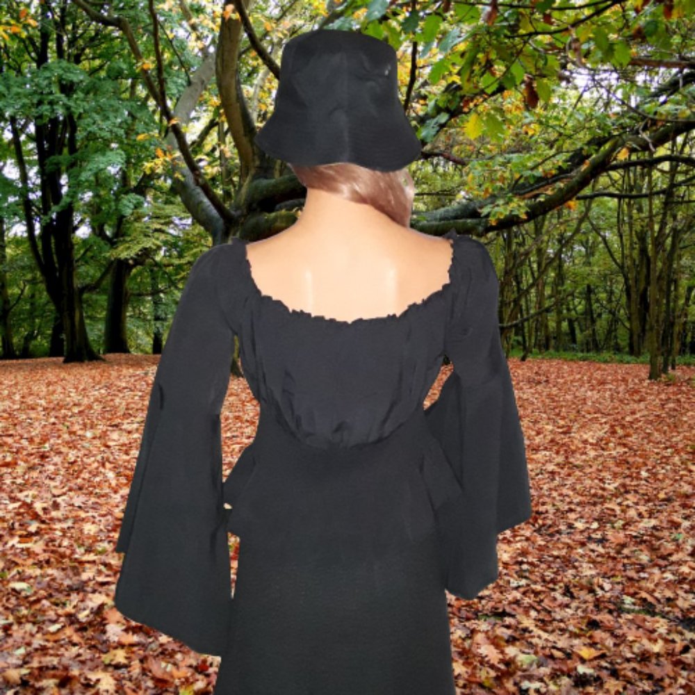 Women's Black Gothic Peasant Top Blouse Size Medium - Picture 1 of 6